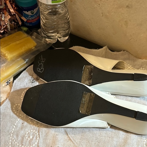 Classic Cream Slingback Heels with Floral Accent - Picture 5 of 5